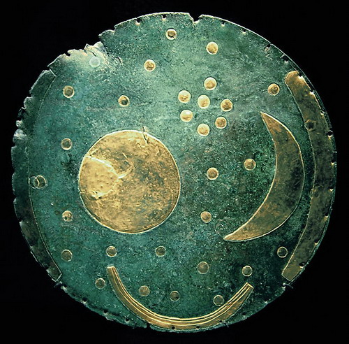 A világ egyik legrégebbi csillagászati lelete, a több mint 2500 évesre datált Nebrai korong. A Németország területén talált, 32 cm átmérőjű, 2 kg tömegű bronztárgyon jól felismerhetőek az égi objektumok (Nap, Hold, csillagok), bár a pontos értelmezése még vitatott.