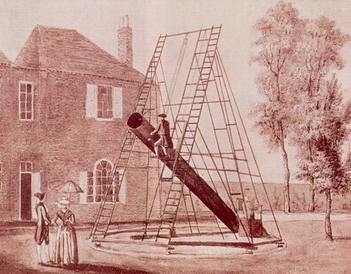 W. Herschel 6 méter hosszú, kb. 50 cm átmérőjű óriástávcsöve. 1789-ben egy ennél is nagyobb, 122 cm átmérőjű, 12 m hosszú teleszkópot építtetett, mely akkoriban a világ legnagyobb távcsövének számított.