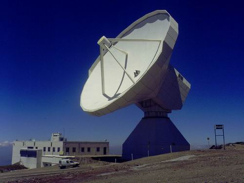 30 méter átmérőjű, mikrohullámokat érzékelő antenna Spanyolországban.