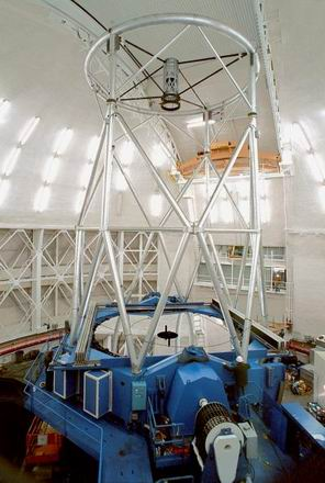 Az északi Gemini-távcső rácsos szerelésű tubusa.